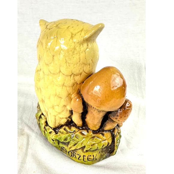 Charming Vintage Owl With Mushrooms and Flowers Statue - Terre Stone Pottery - Picture 4 of 11